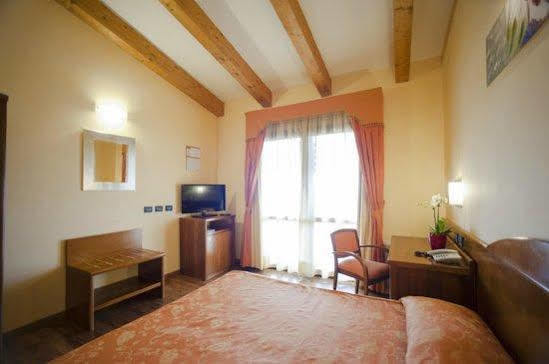 Hotel Fontana Rubiera Buitenkant foto