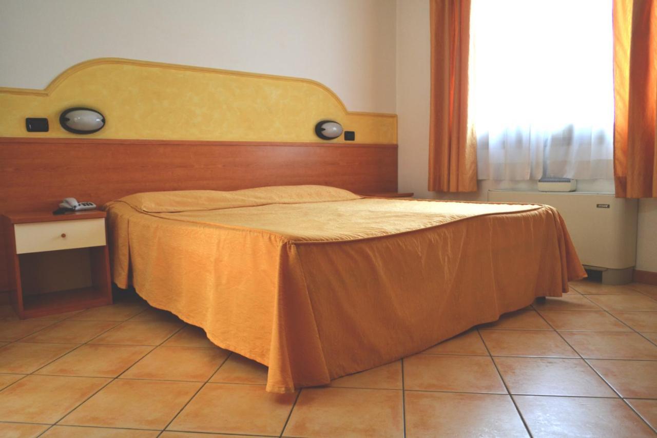 Hotel Fontana Rubiera Buitenkant foto